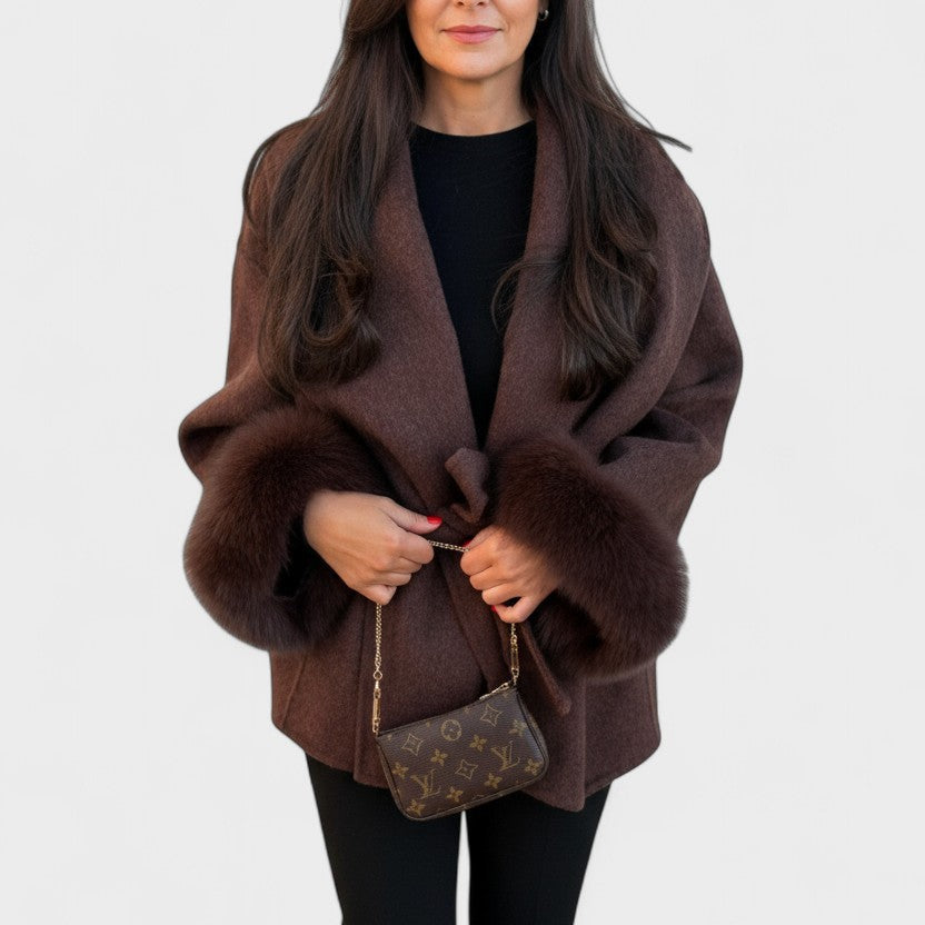 Dagmar™ | Cappotto elegante con pelliccia ecologica
